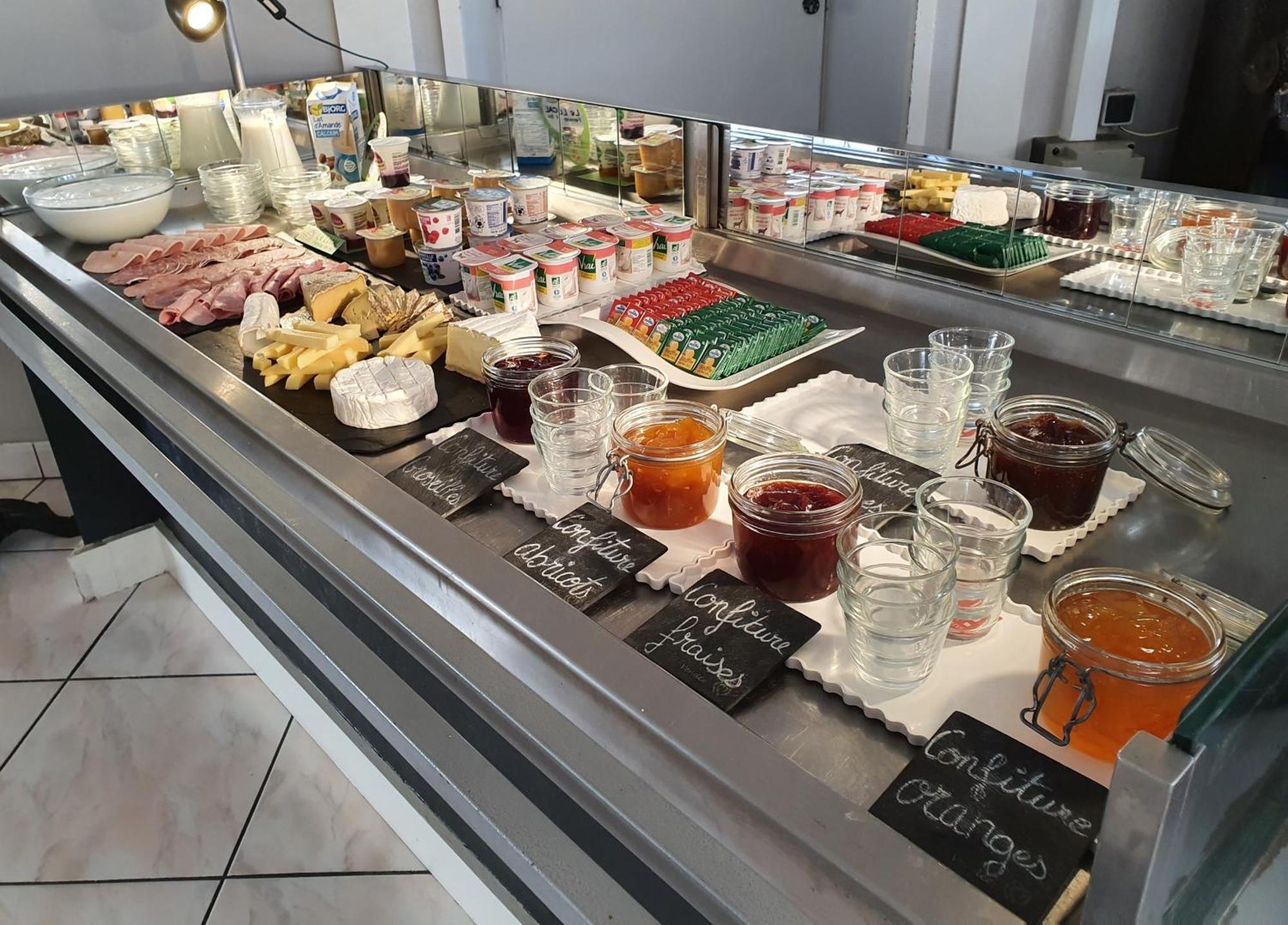 Hotel Restaurant Les Voyageurs Монтегю Екстериор снимка