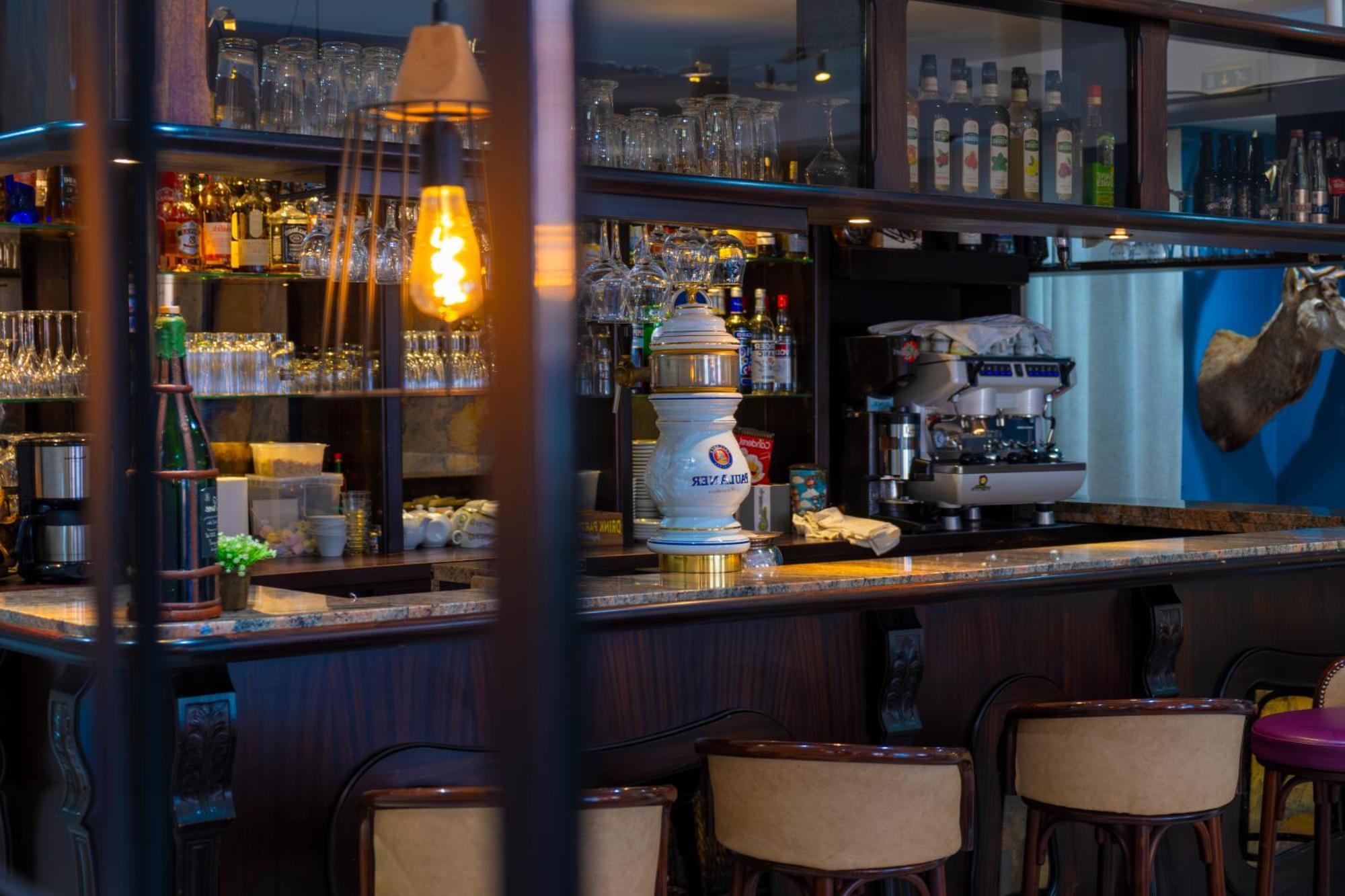 Hotel Restaurant Les Voyageurs Монтегю Екстериор снимка